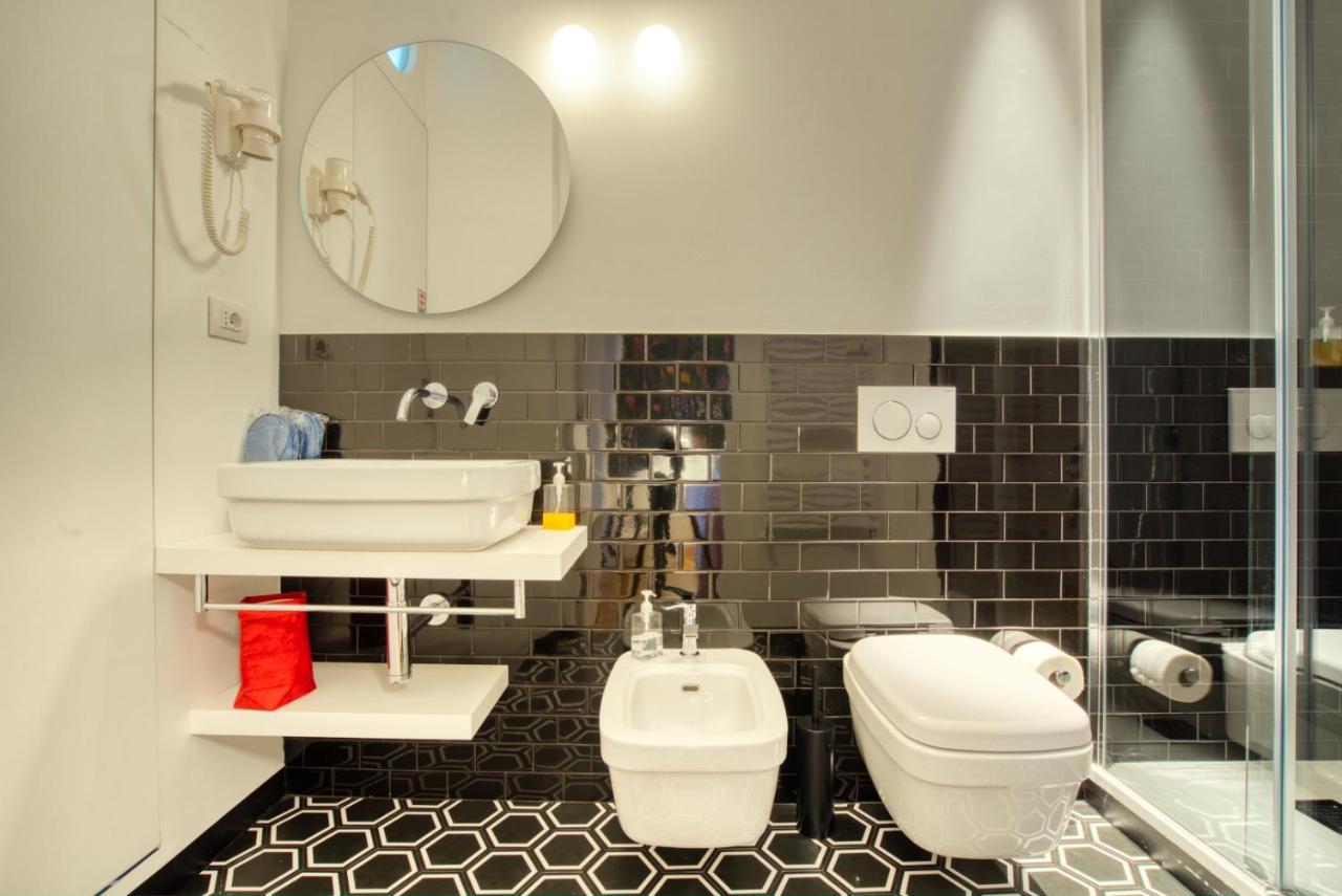 Dimora Claudia - Elegante Matrimoniale Con Bagno, Private Rooms, Self Check In, No Reception Gasthuis *